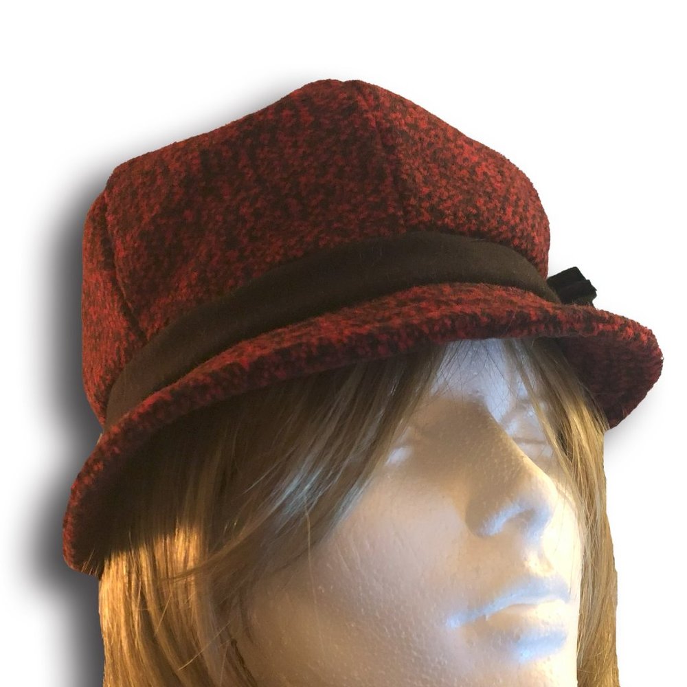 Bell / Cloche women's winter hat in red and black with black band & black flower